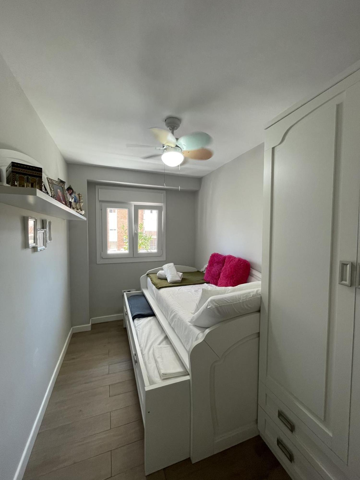 Cozy Room In Stylish Flat Just Steps From The Beach Cádiz Eksteriør bilde