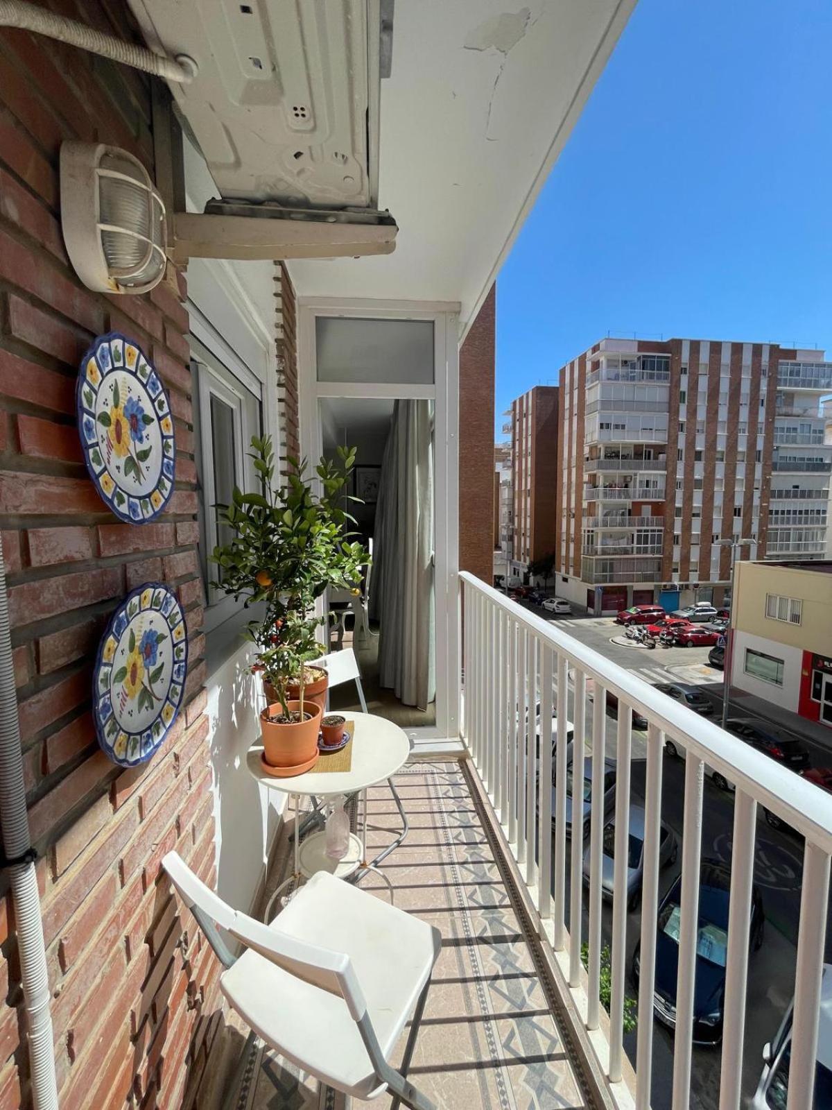 Cozy Room In Stylish Flat Just Steps From The Beach Cádiz Eksteriør bilde