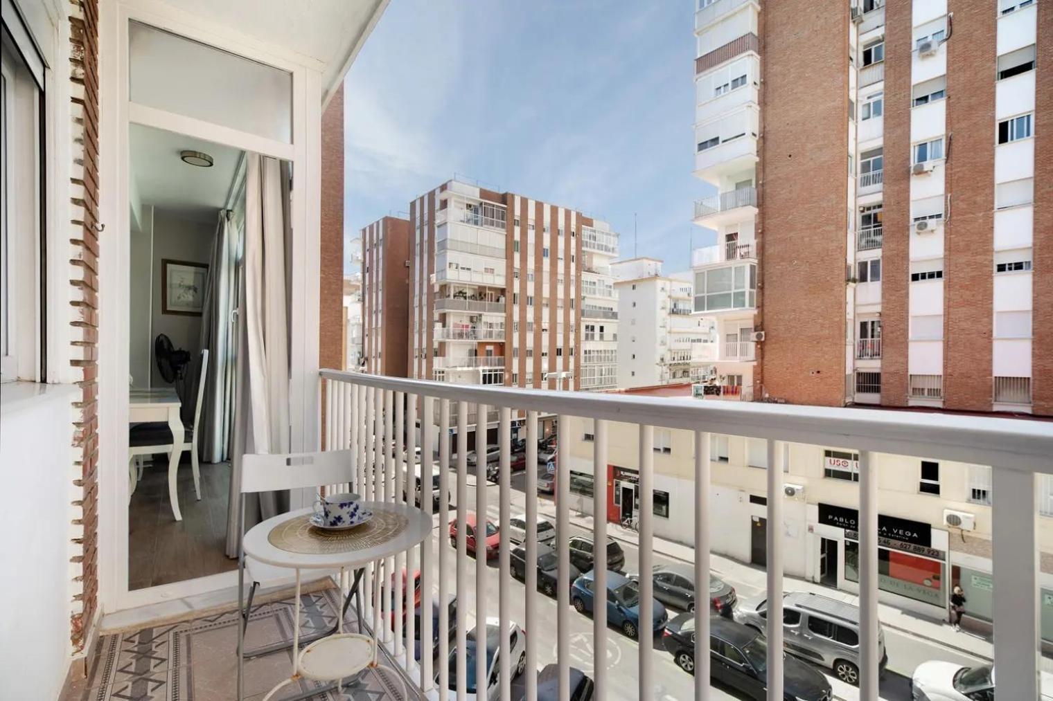 Cozy Room In Stylish Flat Just Steps From The Beach Cádiz Eksteriør bilde