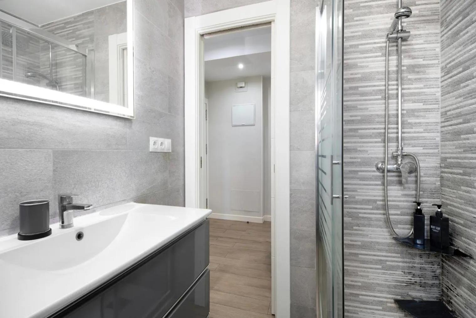 Cozy Room In Stylish Flat Just Steps From The Beach Cádiz Eksteriør bilde