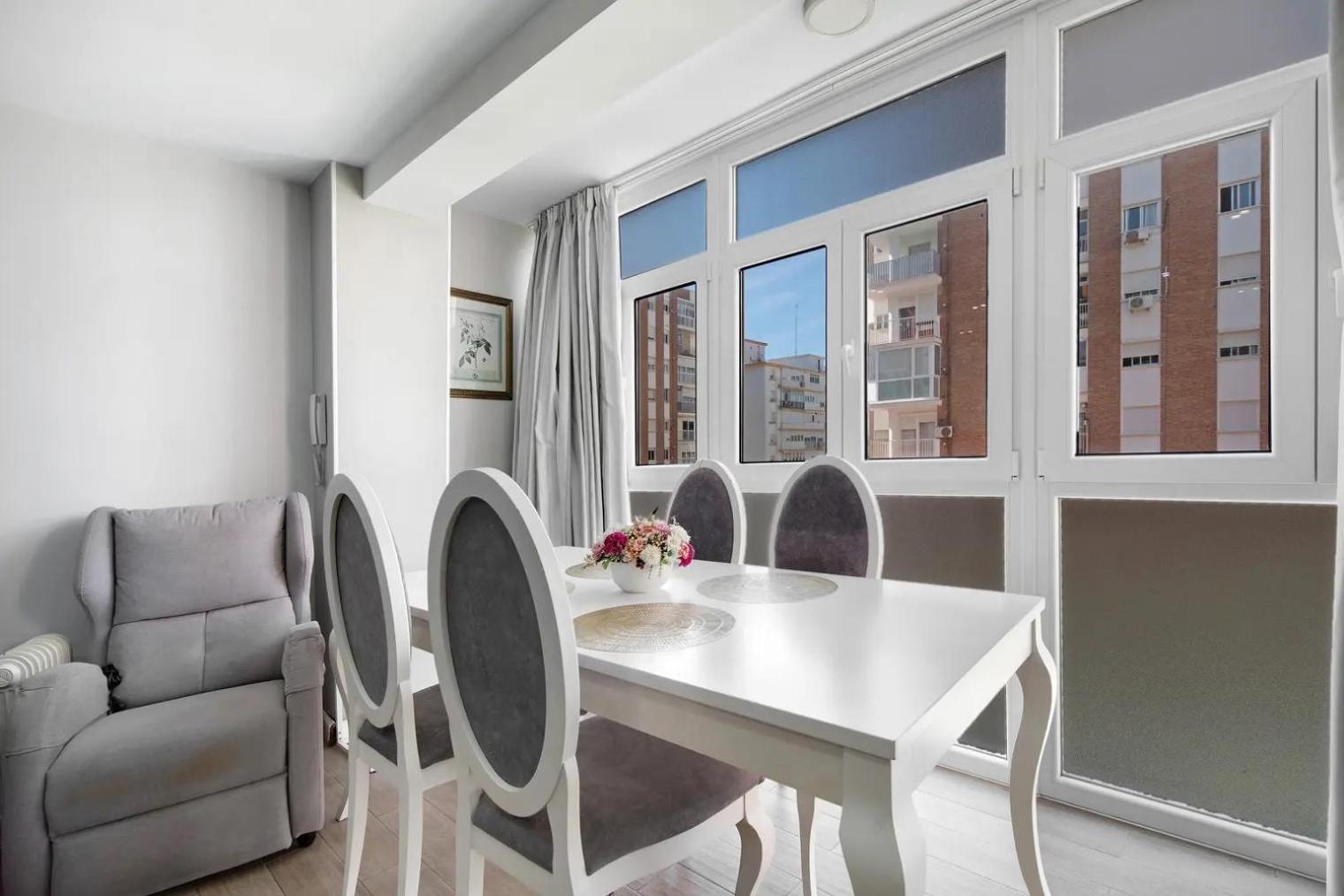 Cozy Room In Stylish Flat Just Steps From The Beach Cádiz Eksteriør bilde