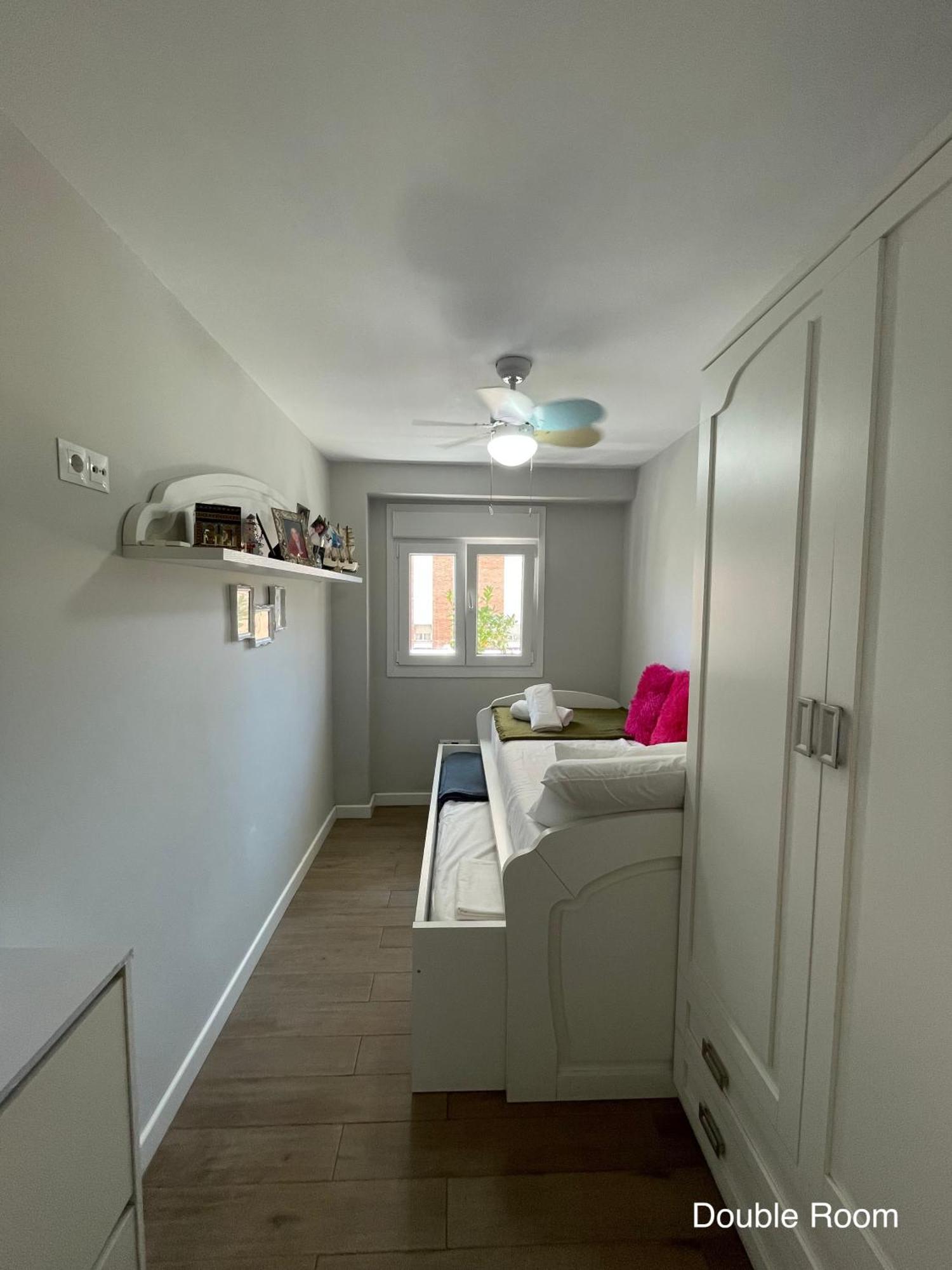 Cozy Room In Stylish Flat Just Steps From The Beach Cádiz Eksteriør bilde