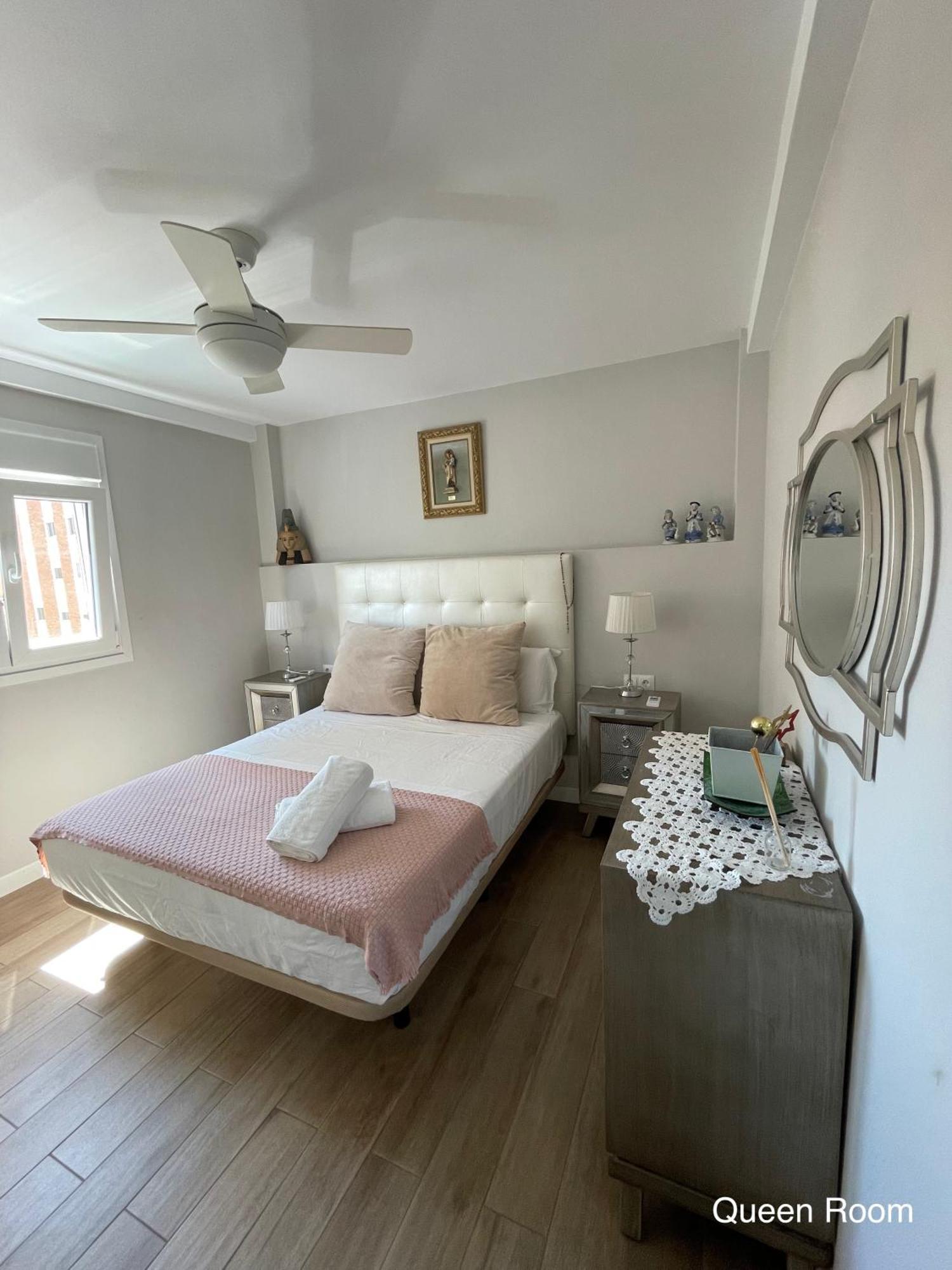 Cozy Room In Stylish Flat Just Steps From The Beach Cádiz Eksteriør bilde