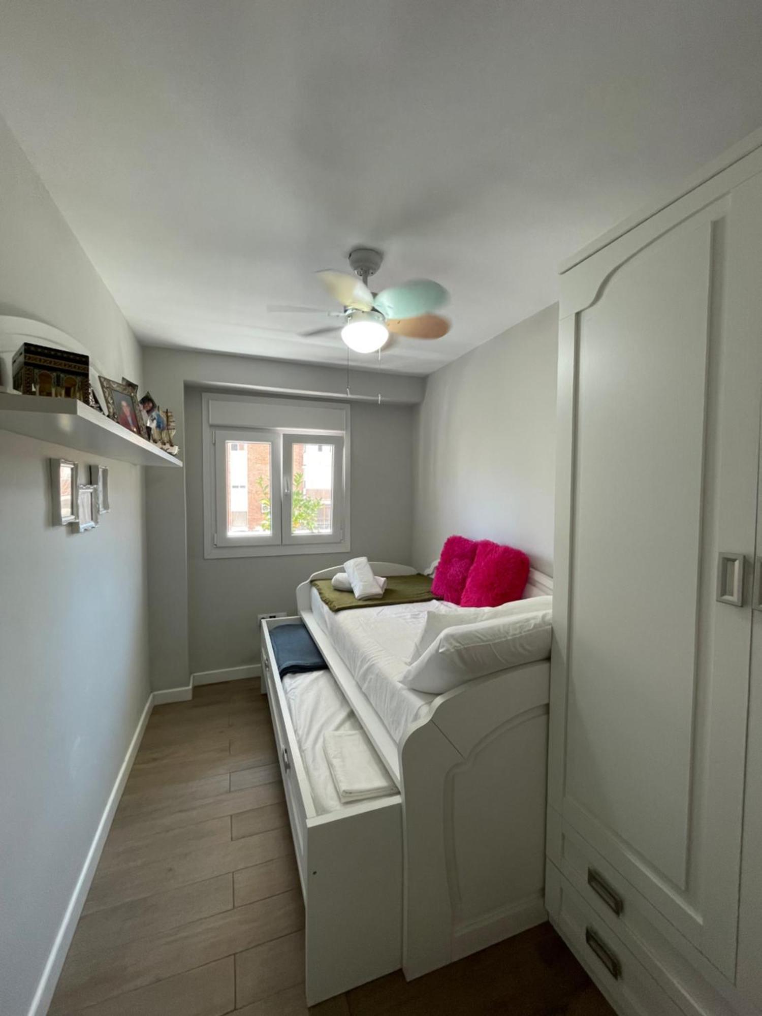 Cozy Room In Stylish Flat Just Steps From The Beach Cádiz Rom bilde